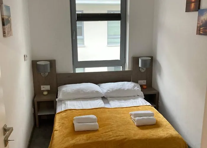 Gloria * 波别罗沃